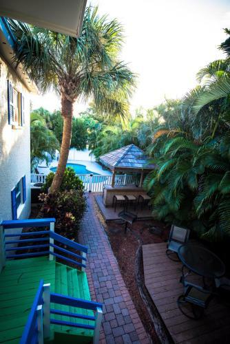 321 Canal Rd - Siesta Key Village Condo