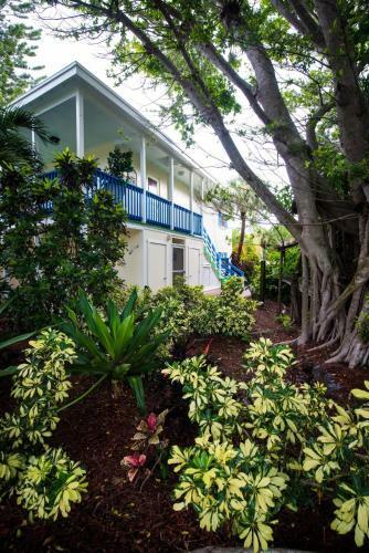 321 Canal Rd - Siesta Key Village Condo