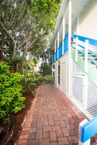 321 Canal Rd - Siesta Key Village Condo