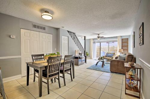 Tampa Townhome With Pool Near Top Attractions!