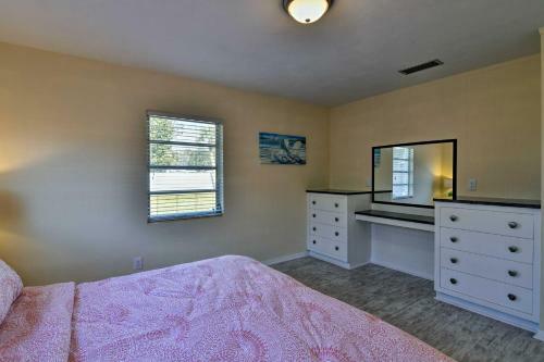 Venice Home With Fire Pit And Grill - 10 Mins To Beach!