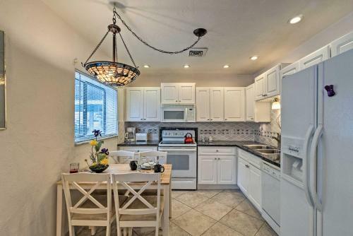 Updated Apartment Walking Distance To Venice Beach
