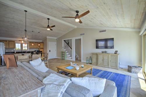 Quiet Waterfront Oasis With Pool And Fishing Dock