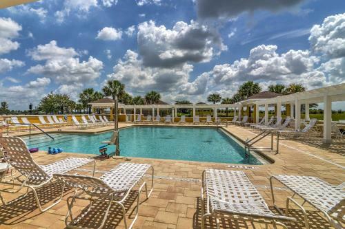 Updated Home With Yard In The Villages Community!