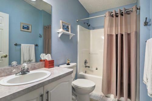 Updated Home With Yard In The Villages Community!