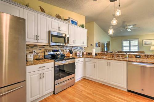 Updated Home With Yard In The Villages Community!
