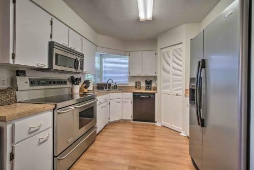 Vero Beach Pet-friendly Home 1 Mi To Beach!