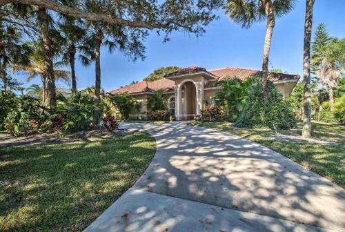 Vero Beach Pet-friendly Home 1 Mi To Beach!