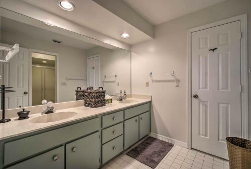 Vero Beach Pet-friendly Home 1 Mi To Beach!
