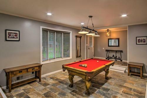 Quiet Home With Billiards Table About 3 Miles To Dtwn
