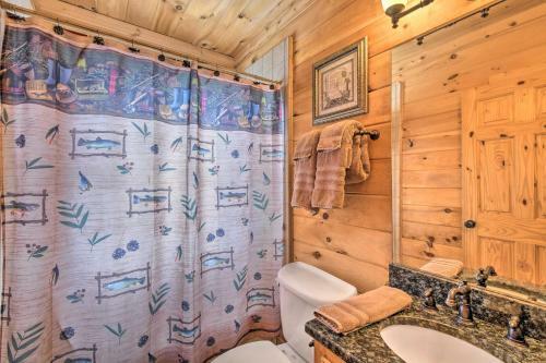 Hidden Lake Cabin With Hot Tub And Fire Pit!