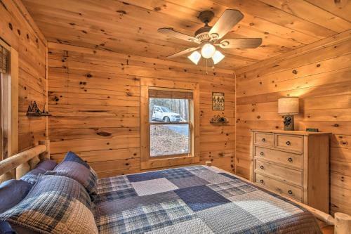 Hidden Lake Cabin With Hot Tub And Fire Pit!