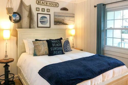 Charming Cottage With Porch, Less Than Half Mi To Beach