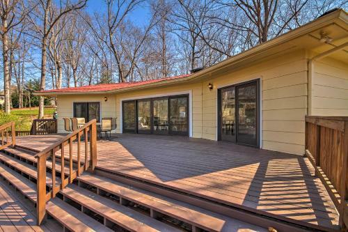 Lake Lanier Home With Dock, Boat Parking, And Grill!