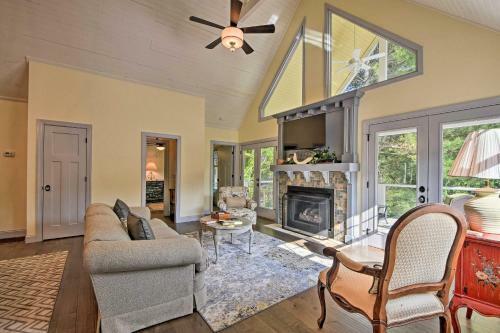 Luxury Lakefront Hiawassee Cottage With Boat Dock!
