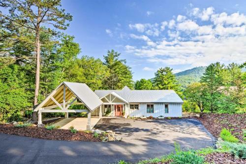 Luxury Lakefront Hiawassee Cottage With Boat Dock!
