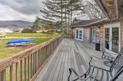 Rustic Lake House With Dock, Yard And Fire Pit