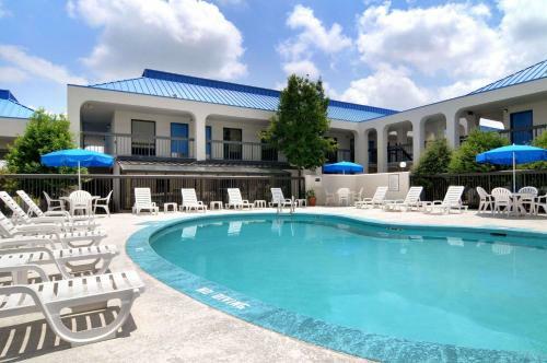 Motel Baymont By Wyndham Macon I-75