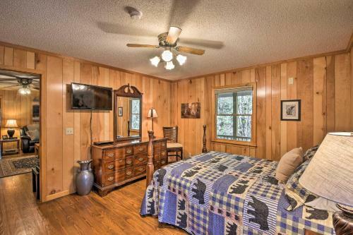 Secluded Lavinder Laurel Leaf Cottage Near Creek