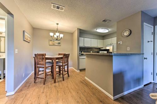 Apartamento St Simons Condo With Amenities, Drive To Beach