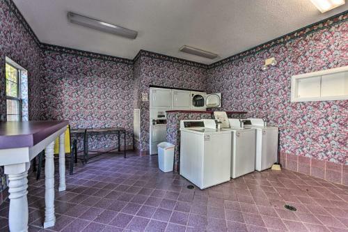 Apartamento St Simons Condo With Amenities, Drive To Beach