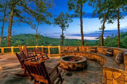 Elegant Forest Escape With Hot Tub, Views And More