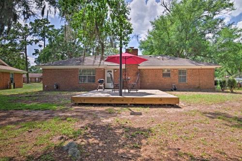 Updated Savannah Home With Yard - Near River Street!