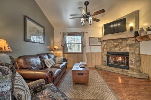 Pet-friendly Wanderlust Cabin 5mi To Helen!