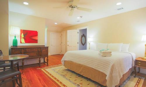 Tattnall Manor By Lucky Savannah