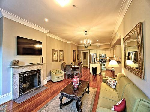 Apartamento 3 Bedroom Penthouse Blocks From The River
