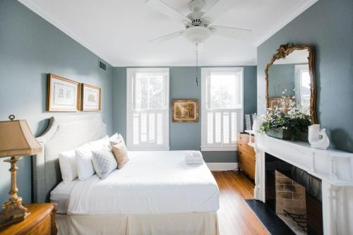 Villa Rainbow Row At Washington Square By Lucky Savannah