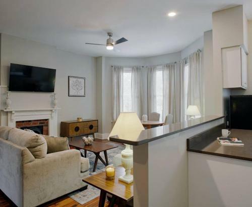 4 Bedroom Large Renovated Townhouse
