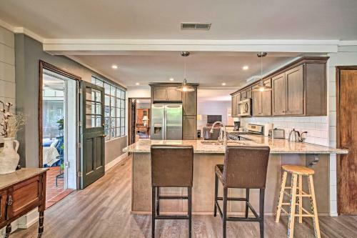 Charming Summerville Home With Yard And Sunroom!