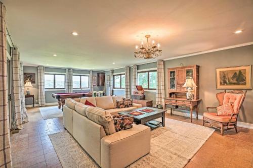 Charming Summerville Home With Yard And Sunroom!