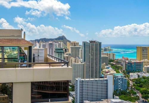 Hotel Executive Views Penthouse Floor Rare 3 Bedroom