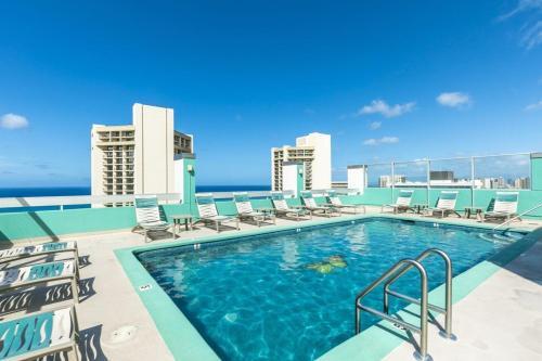 Pacific Monarch - Ocean-view Balcony - Pool & Spa Hotel Room