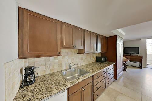 Luana - Studio With Ac, Private Lanai - Pool, Gym Hotel Room