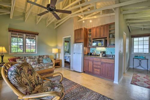 Stylish Home, Less Than 2 Miles To Magic Sands Beach!