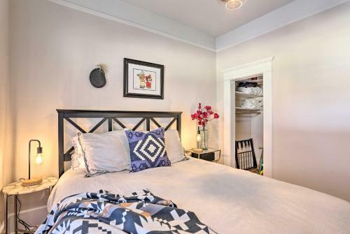 Vintage-chic Home With Patio - Walk To Hyde Park!