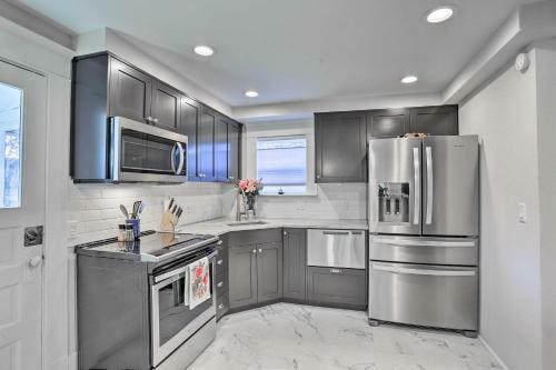 Vintage-chic Home With Patio - Walk To Hyde Park!