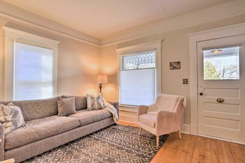 Vintage-chic Home With Patio - Walk To Hyde Park!