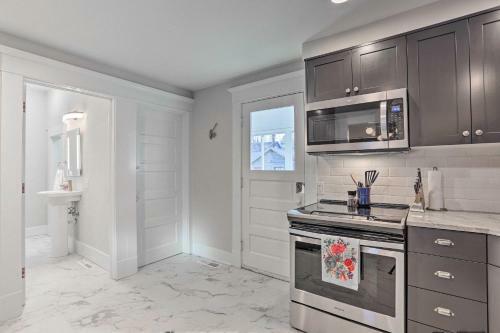 Vintage-chic Home With Patio - Walk To Hyde Park!