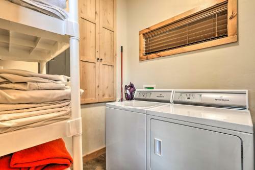 Apartamento Modern Main Street Apt With Easy Outdoor Access!