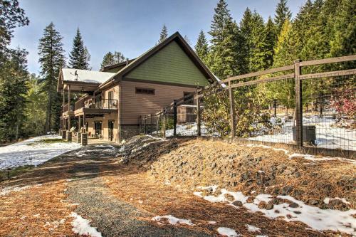 Lake-view Apartment With Patio And Gym Access!