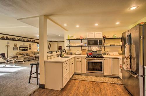Lake-view Apartment With Patio And Gym Access!