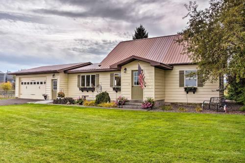 Farmhouse In Country Setting 5 Mi To Gravity Hill!