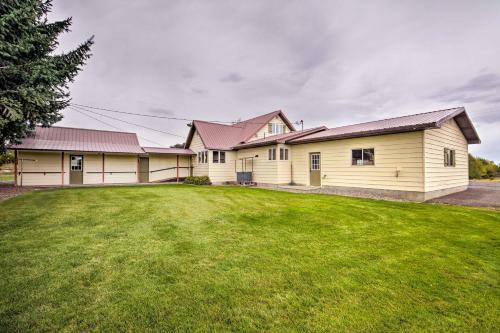Farmhouse In Country Setting 5 Mi To Gravity Hill!