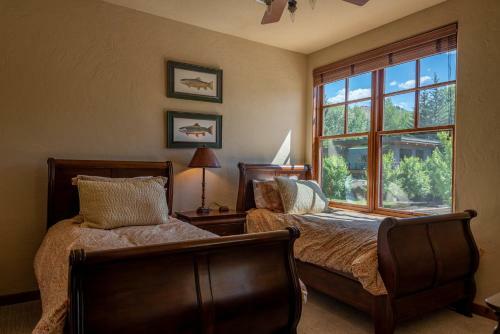 Upscale 3 Bedroom Timbers Condo, Walk To Town