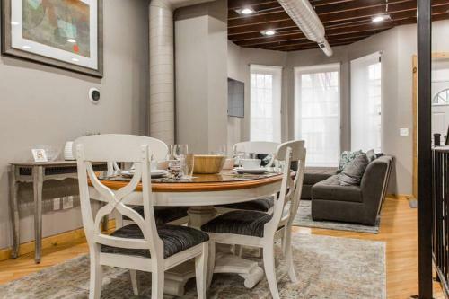 4 Bedroom, 2 Full, 2 Half Bath South Side Greystone Townhome