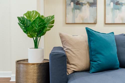 Apartamento Lowest Rates! Spacious Duplex With Free Parking!